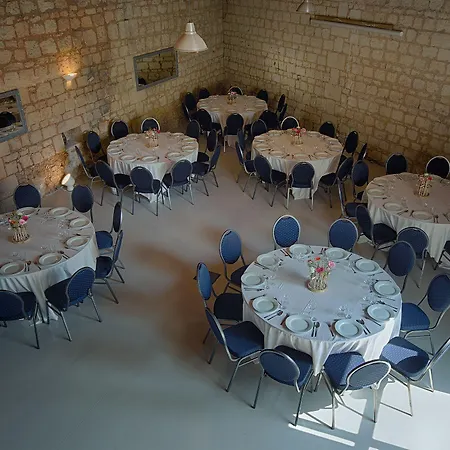 Hotel & Chai De La Paleine Le Puy-Notre-Dame