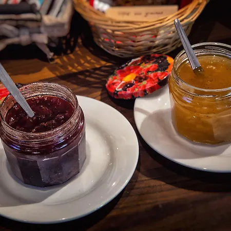 Hotel & Chai De La Paleine Le Puy-Notre-Dame