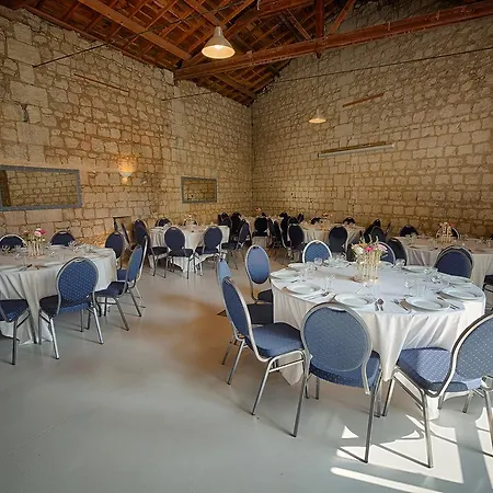 Logis Hotel Chai De La Paleine & Spa 3* Le Puy-Notre-Dame
