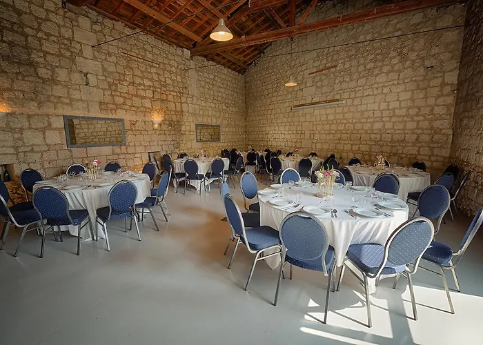 Hôtel&spa Chai De La Paleine 3* Le Puy-Notre-Dame